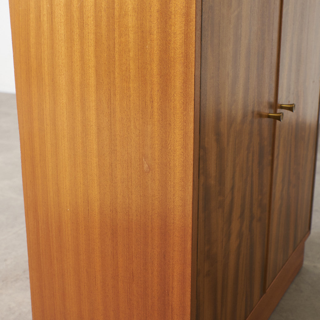 Cumbrae ヴィンテージ ガラスキャビネット