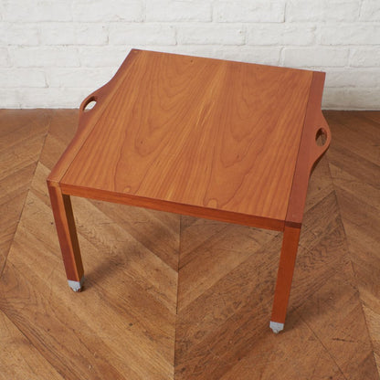 キャスター付きリビングテーブル