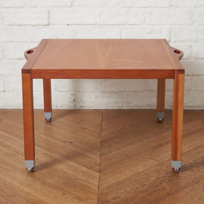 キャスター付きリビングテーブル