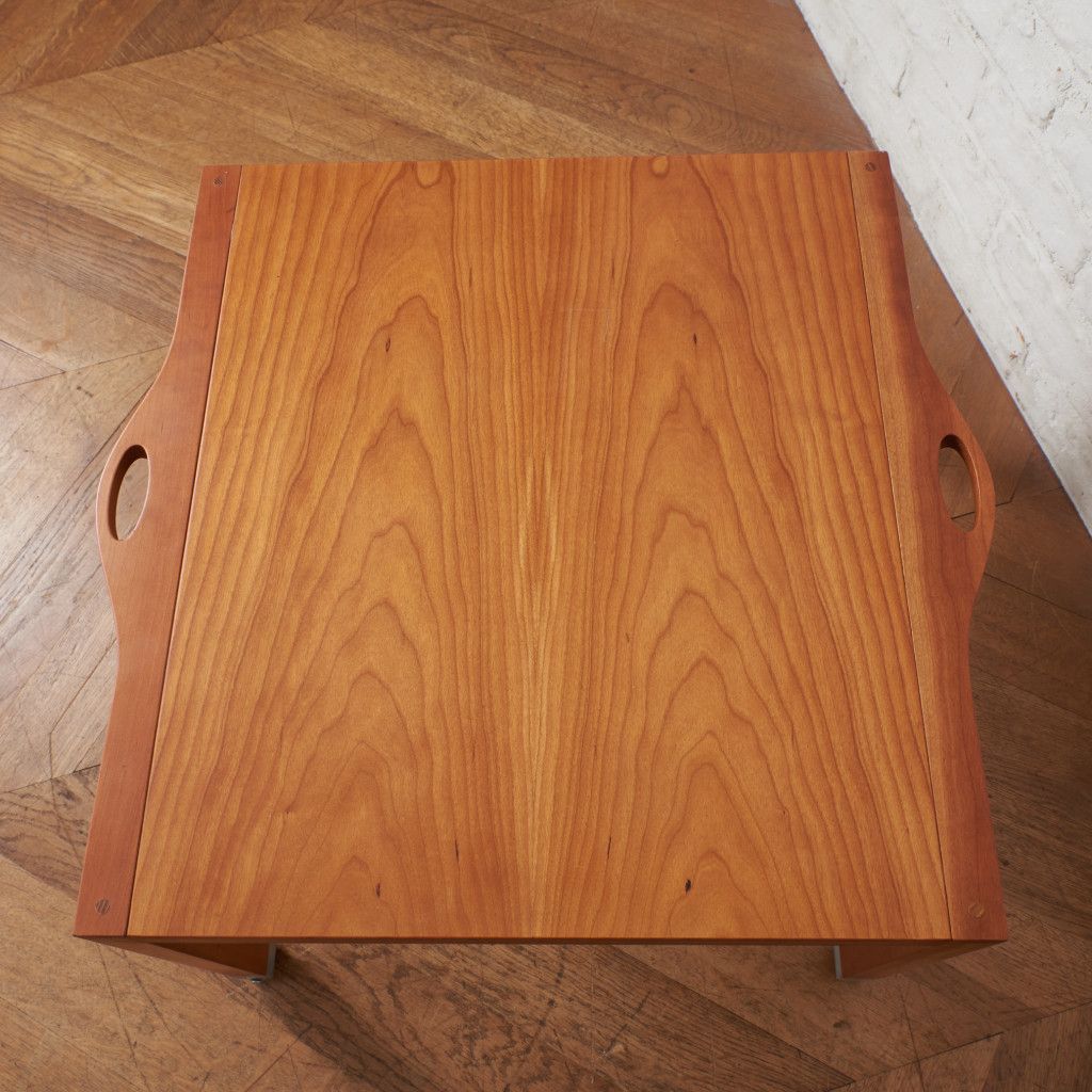 キャスター付きリビングテーブル