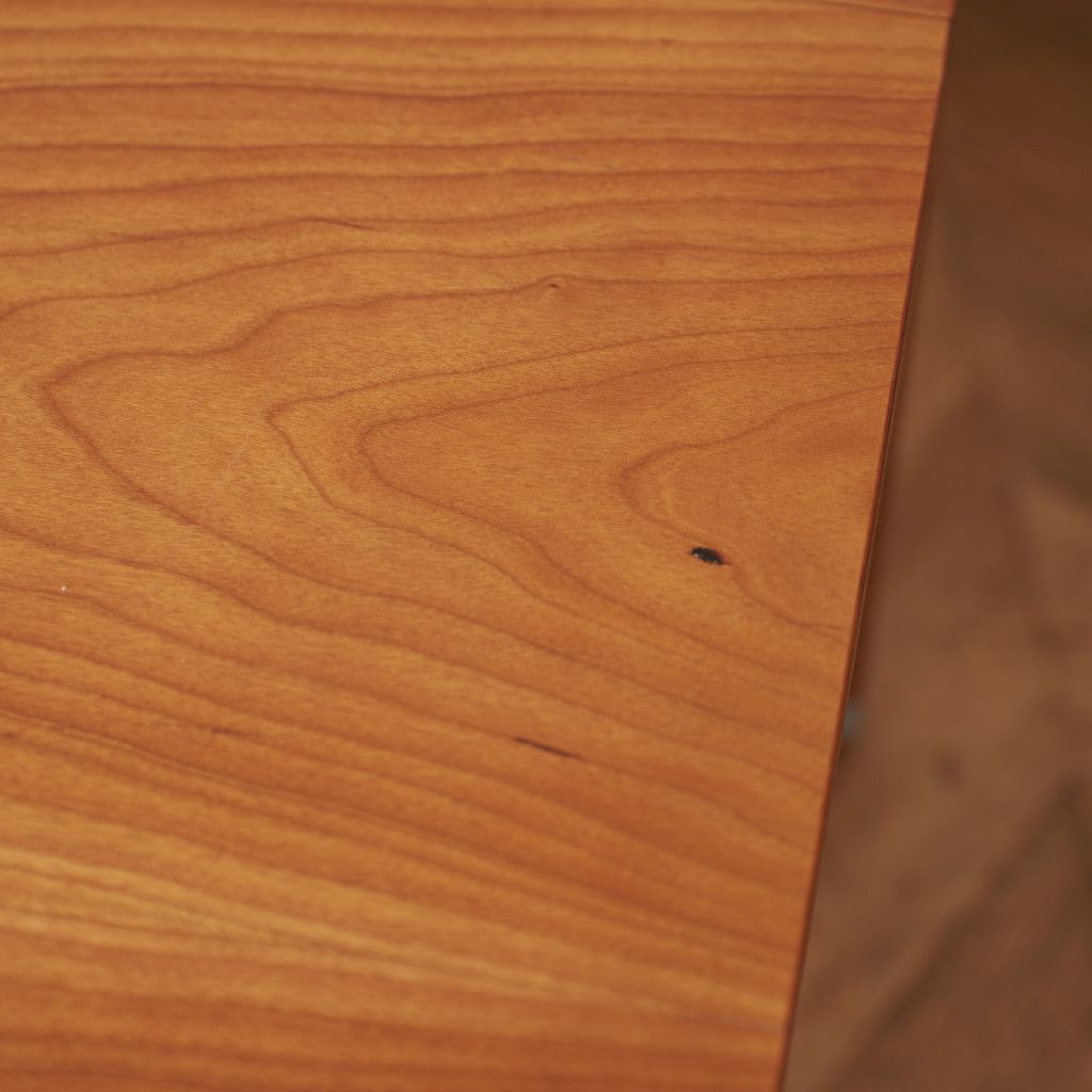 キャスター付きリビングテーブル