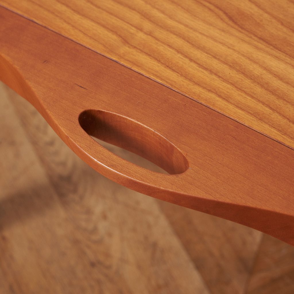 キャスター付きリビングテーブル