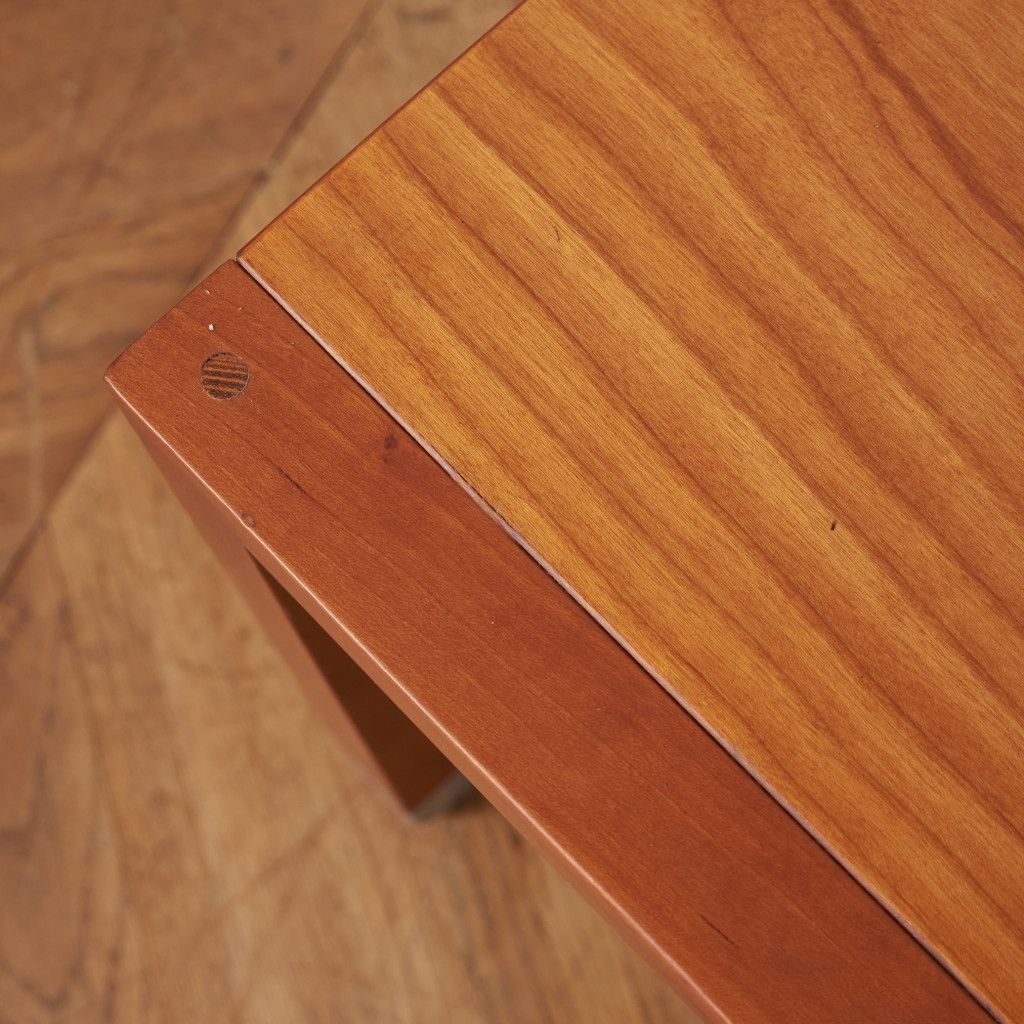 キャスター付きリビングテーブル