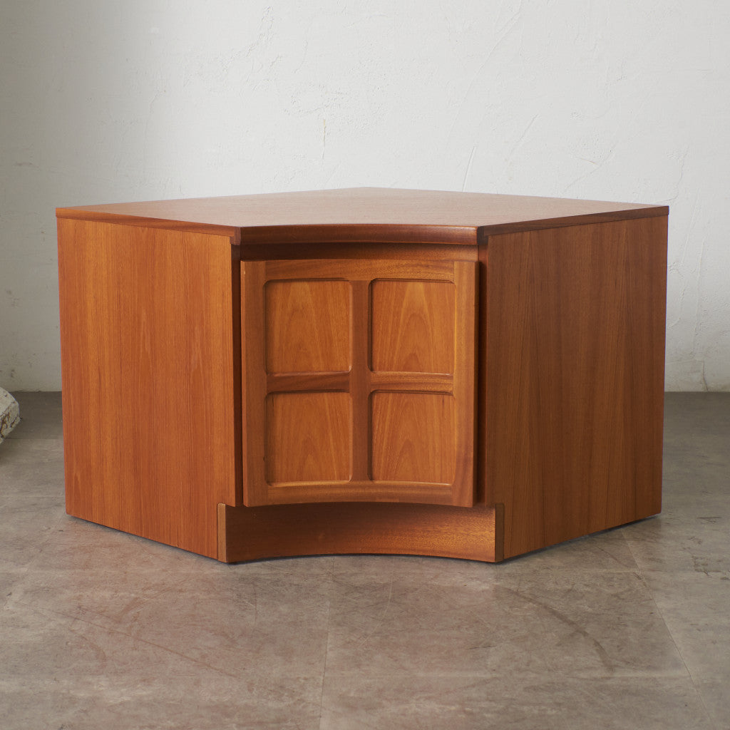 英国ヴィンテージ｜ネイサン / nathan｜コーナーキャビネット　サイドボード ヴィンテージ 凹型コーナーキャビネット｜ネイサン Nathan – rocca rocca