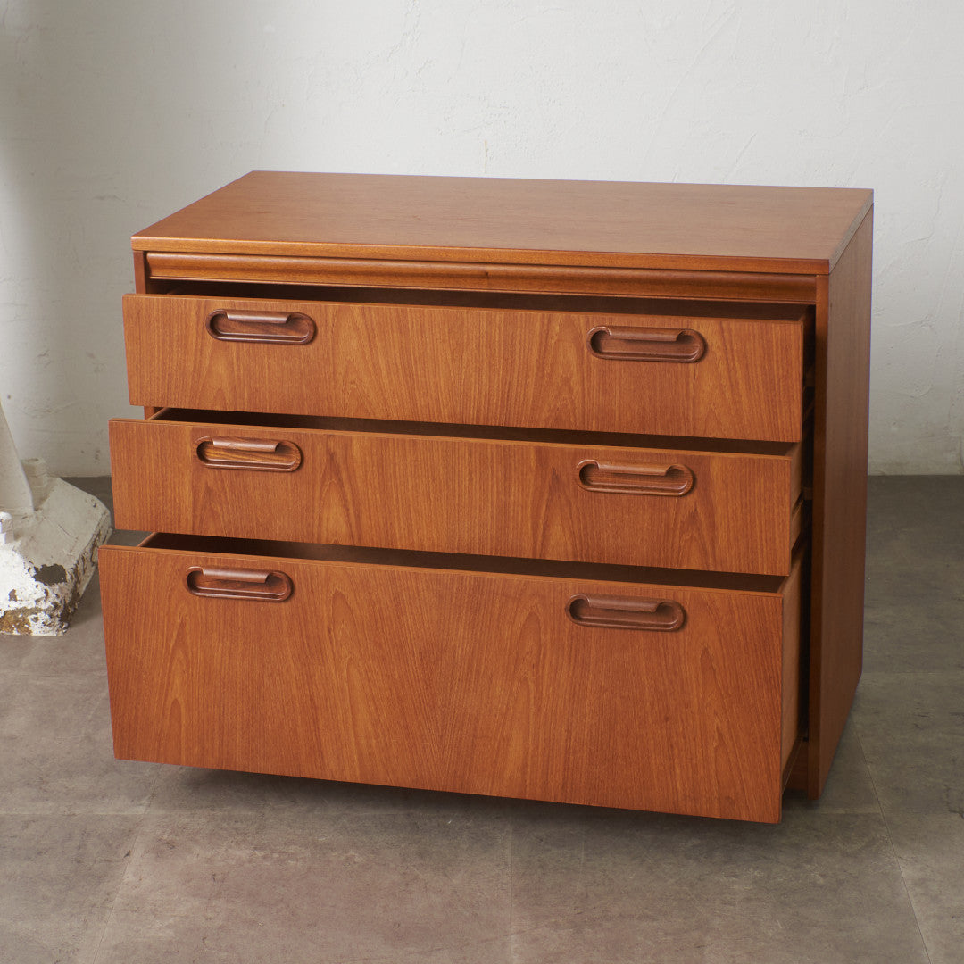 英国 ヴィンテージ 3段 チェスト