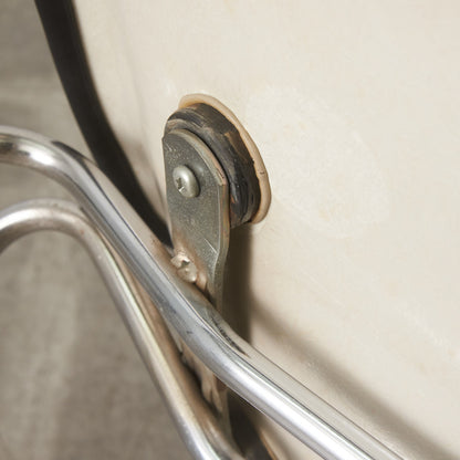 サイドシェルチェア スタッキングベース