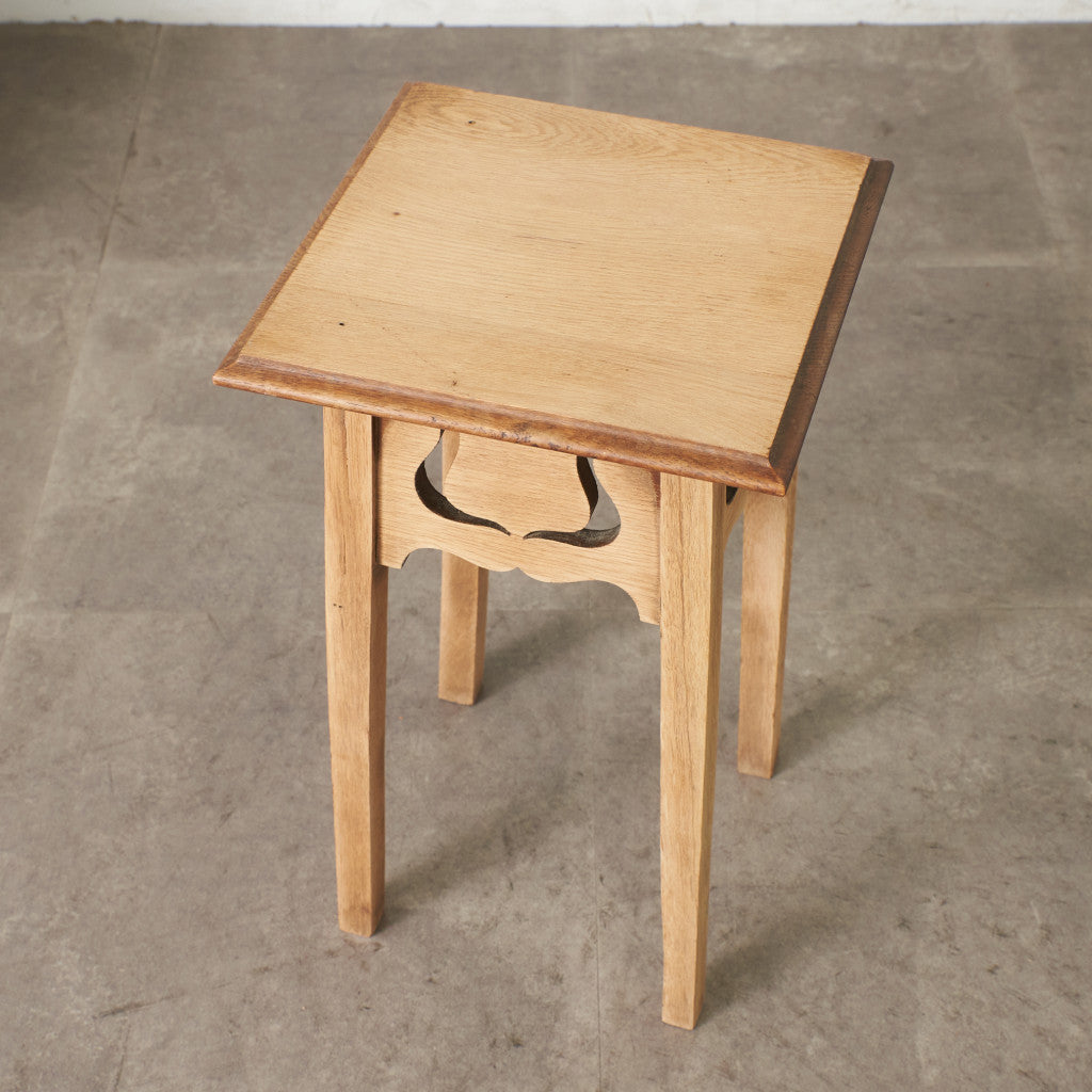 英国アンティーク アーツアンドクラフツ様式 オーク材 サイドテーブル