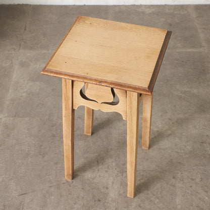 英国アンティーク アーツアンドクラフツ様式 オーク材 サイドテーブル