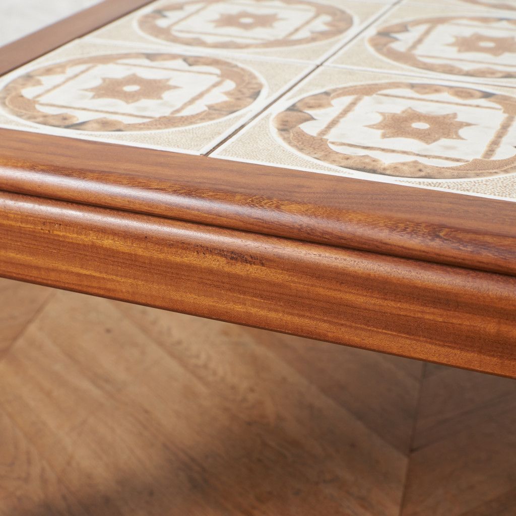 タイルトップ コーヒーテーブル