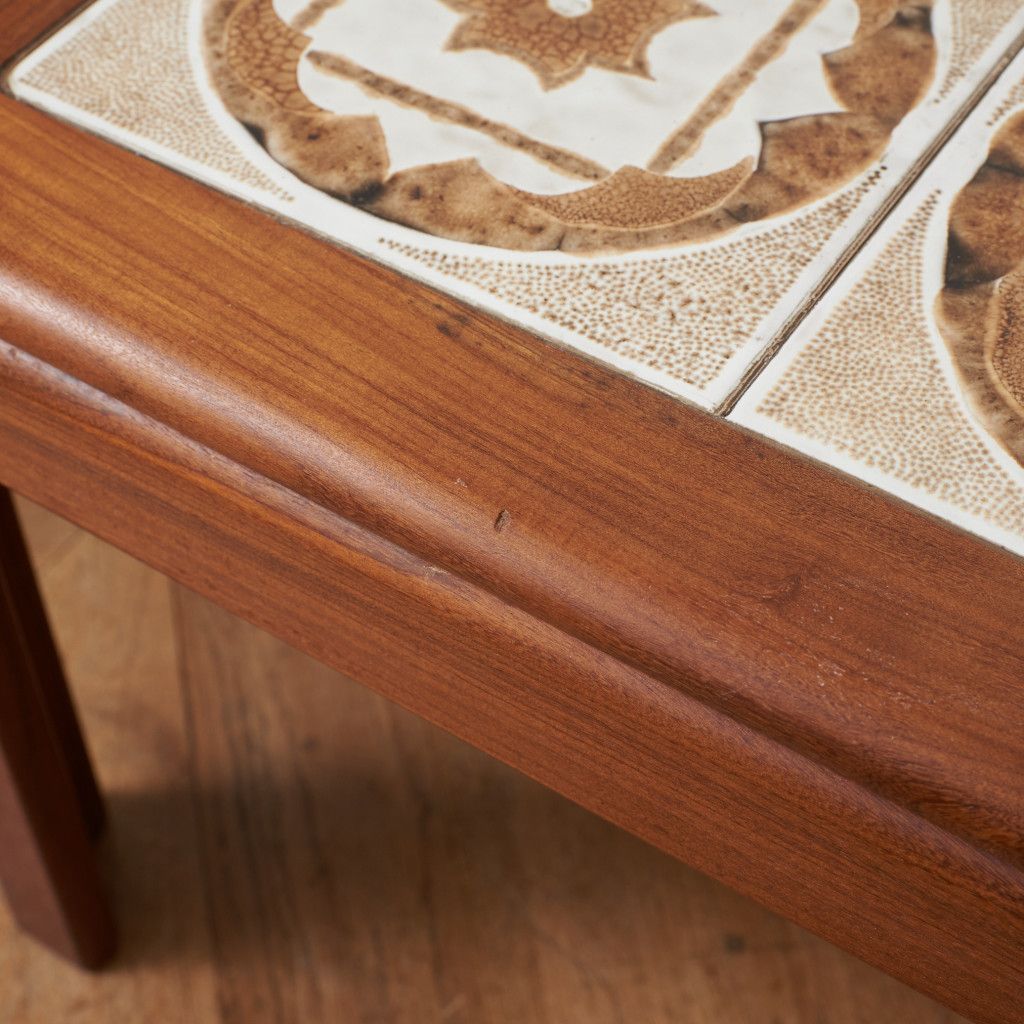 タイルトップ コーヒーテーブル