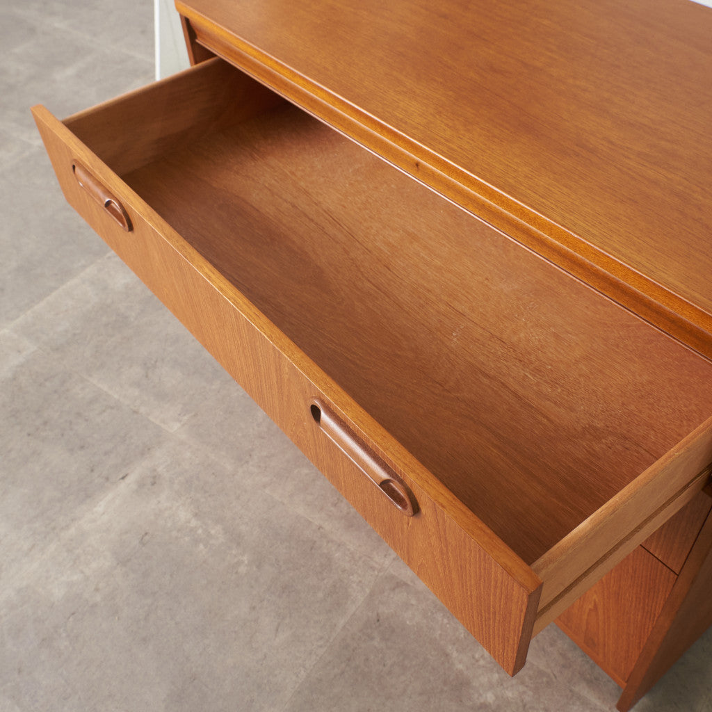 英国 ヴィンテージ 3段 チェスト