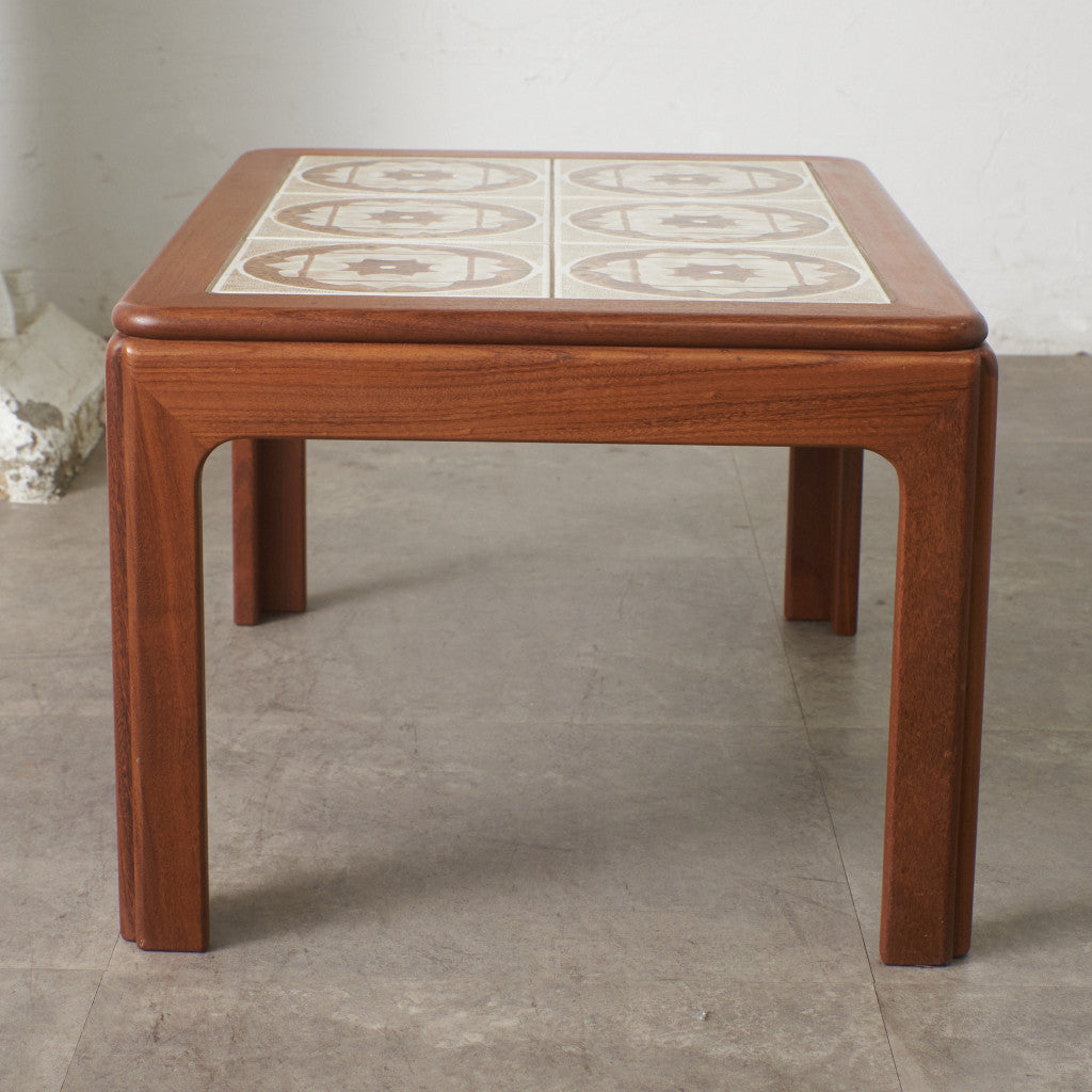 タイルトップ コーヒーテーブル