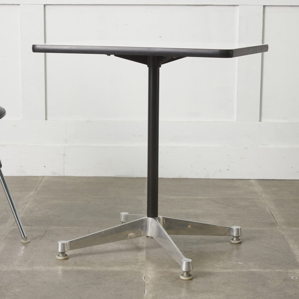 イームズ コントラクトベース テーブル