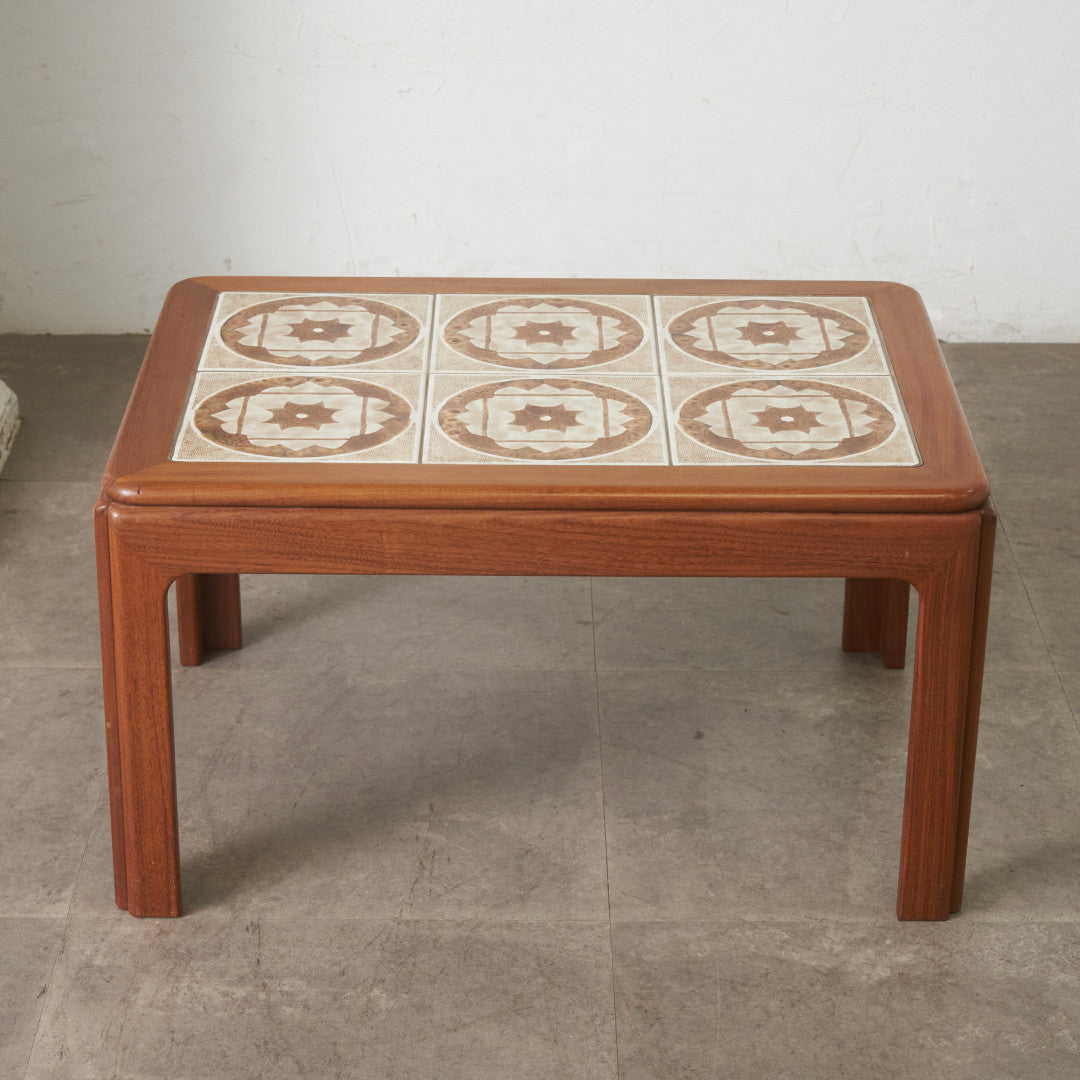 タイルトップ コーヒーテーブル