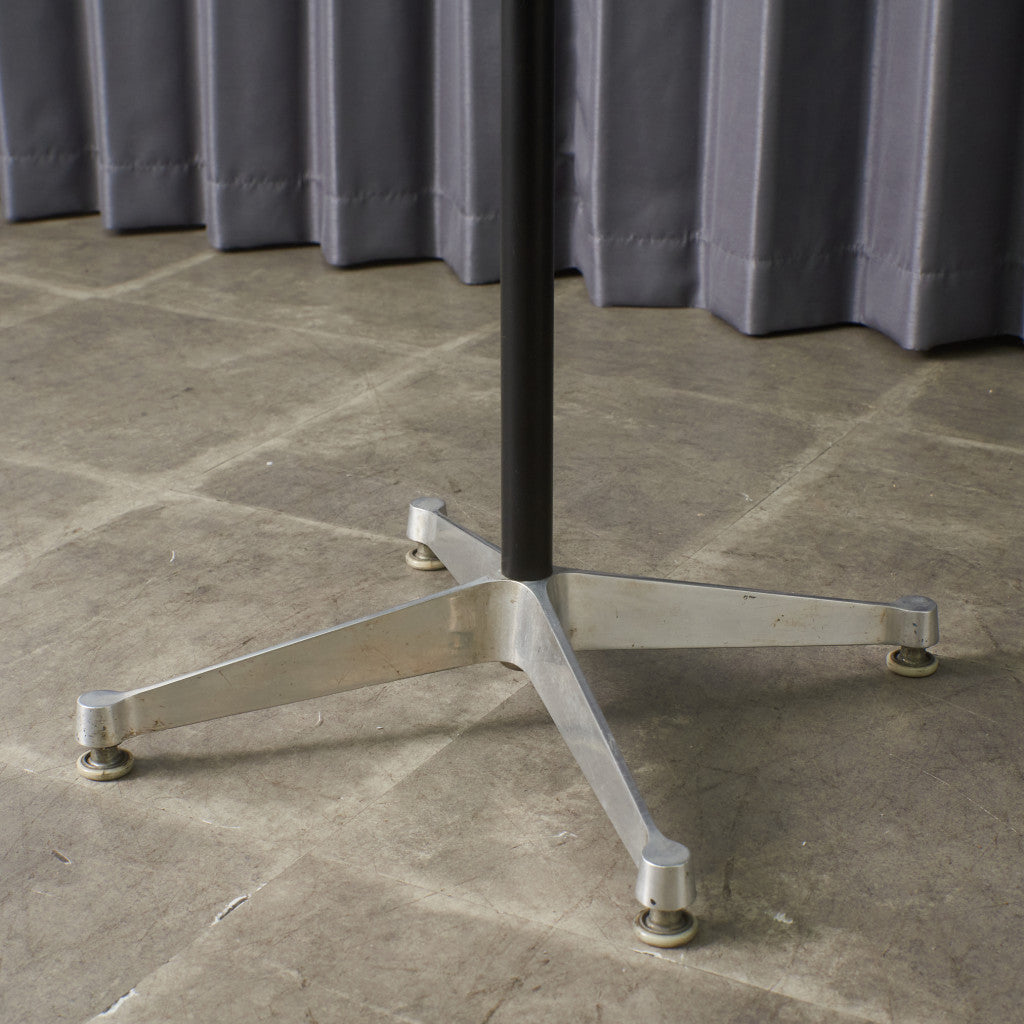 イームズ コントラクトベース テーブル