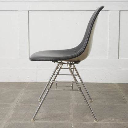 サイドシェルチェア スタッキングベース