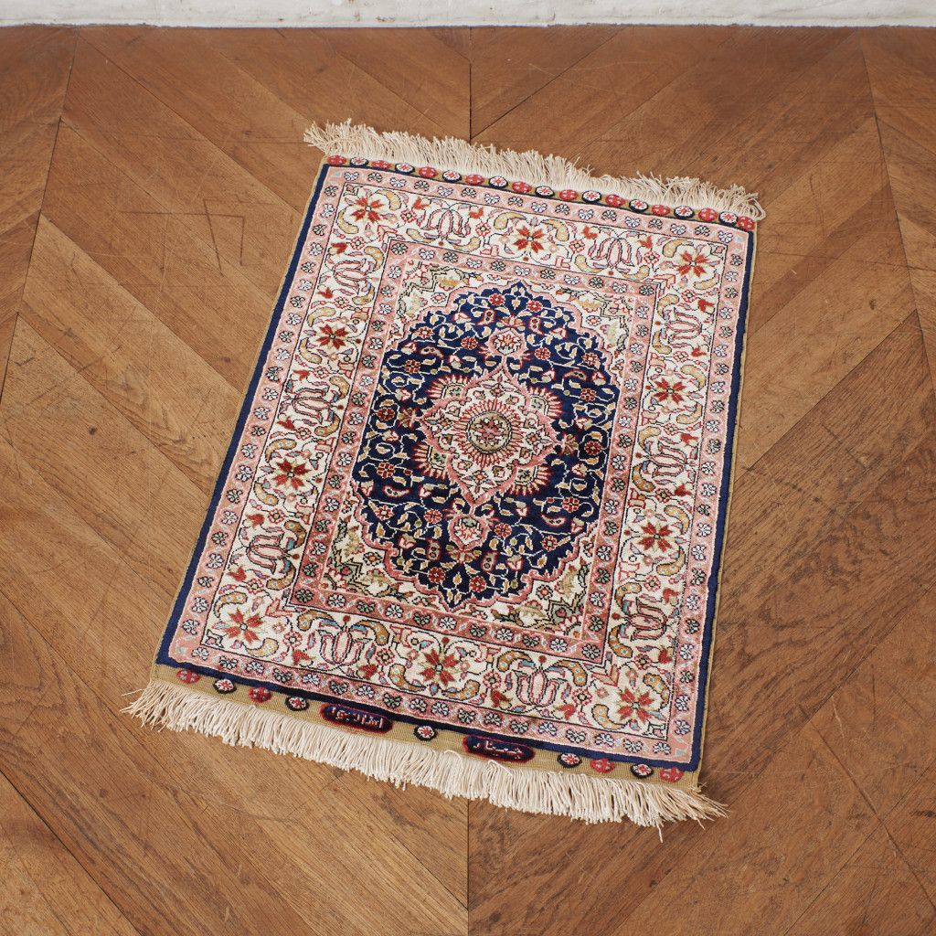 工房銘入り シルク製 ペルシャ絨毯