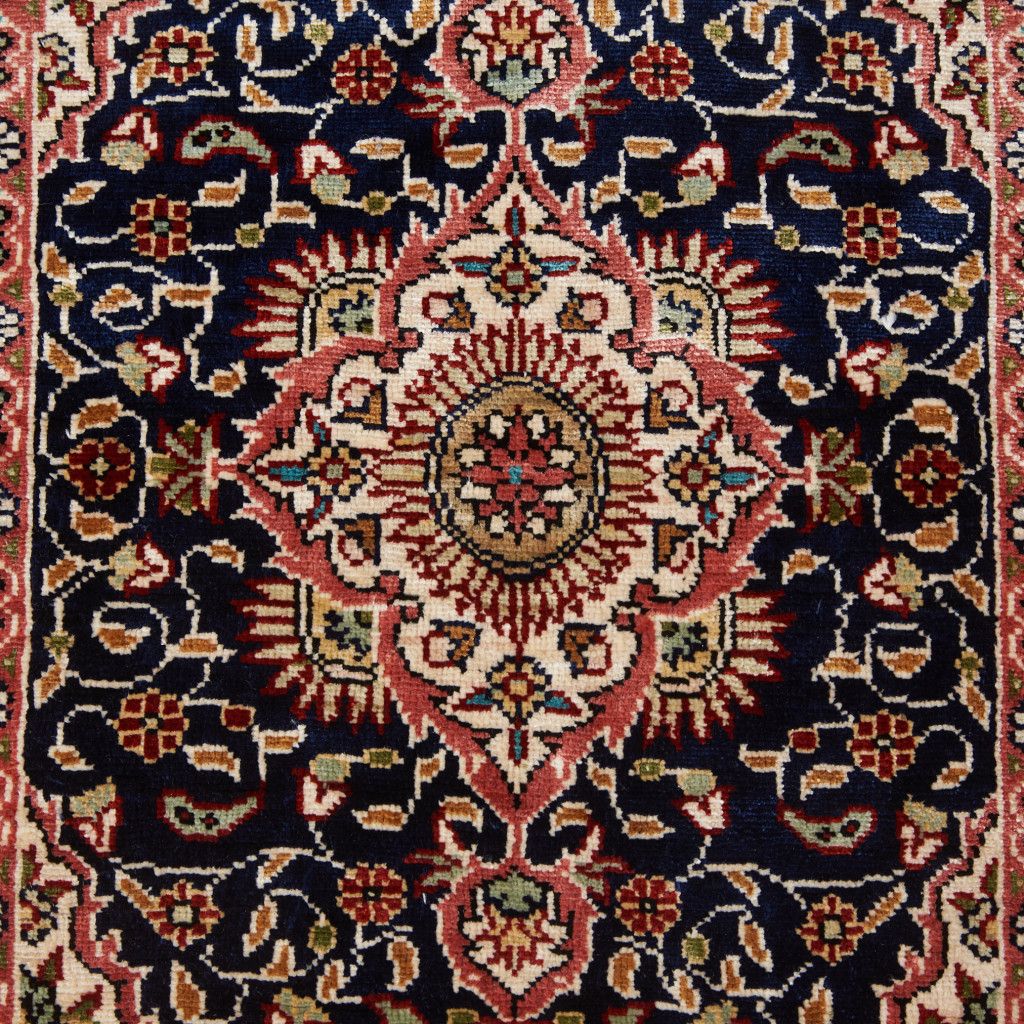 工房銘入り シルク製 ペルシャ絨毯