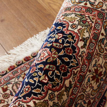 工房銘入り シルク製 ペルシャ絨毯