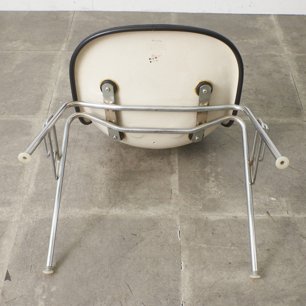 サイドシェルチェア スタッキングベース