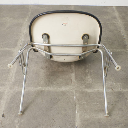 サイドシェルチェア スタッキングベース