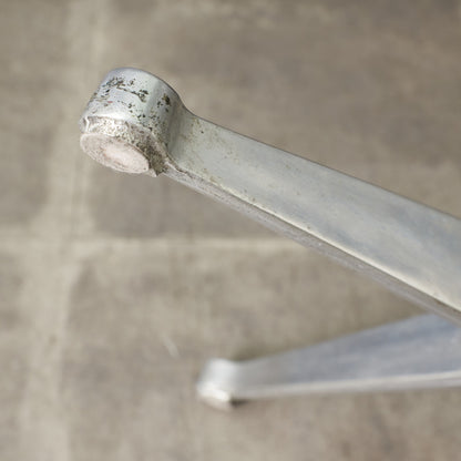 イームズ コントラクトベース ラウンドテーブル