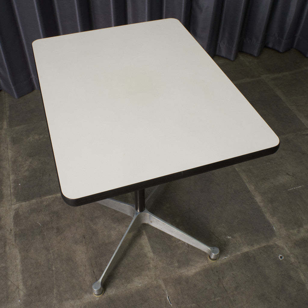 イームズ コントラクトベース テーブル