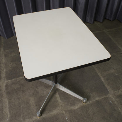 イームズ コントラクトベース テーブル