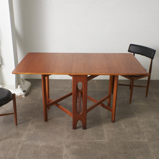 ドロップリーフゲートレッグテーブル