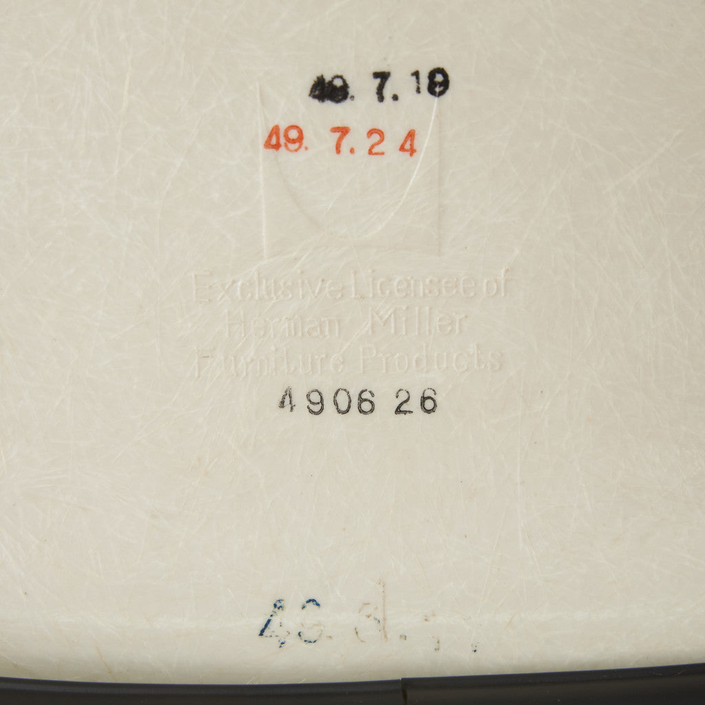 サイドシェルチェア スタッキングベース