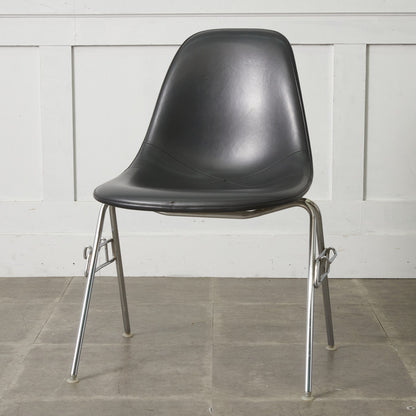 サイドシェルチェア スタッキングベース