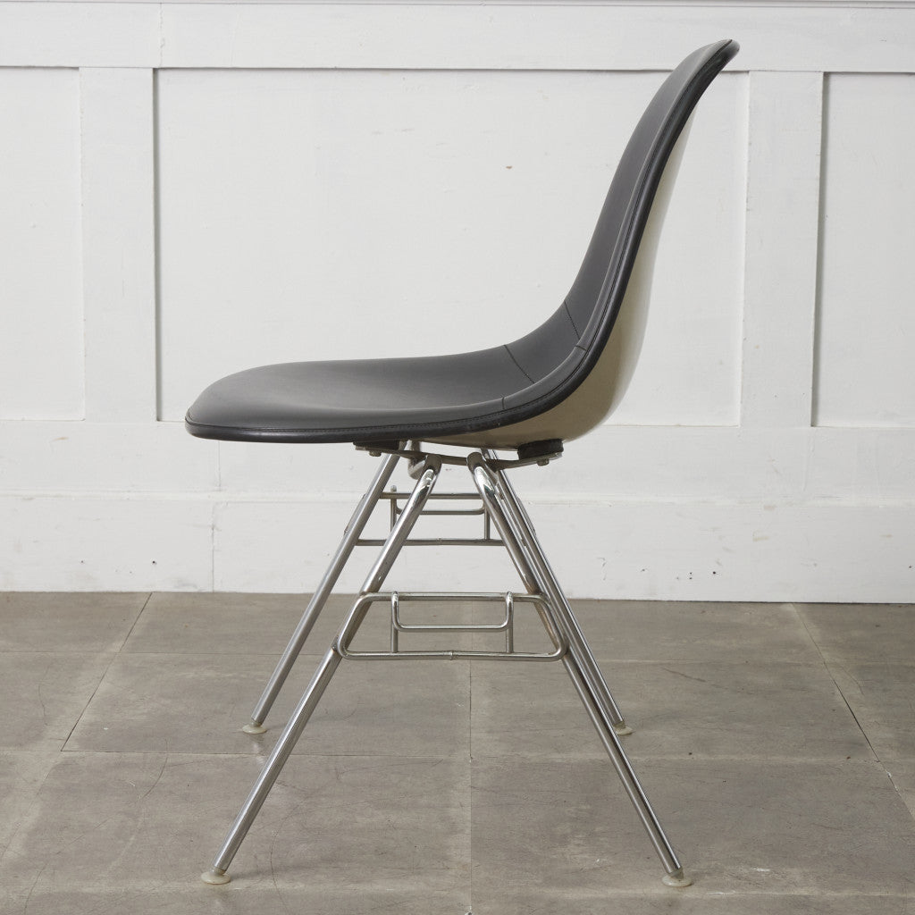 サイドシェルチェア スタッキングベース