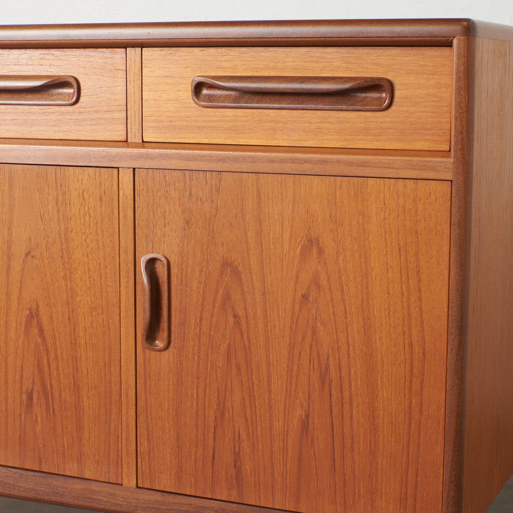 Fresco 脚付きサイドボード (4072)