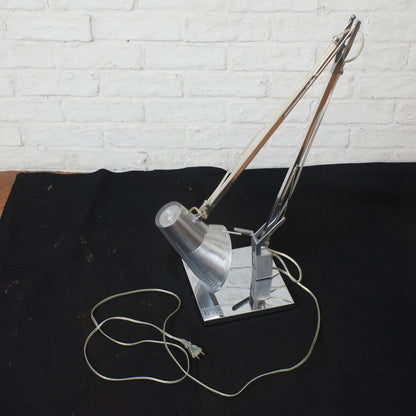 KELVIN T ADJUSTABLE デスクライト
