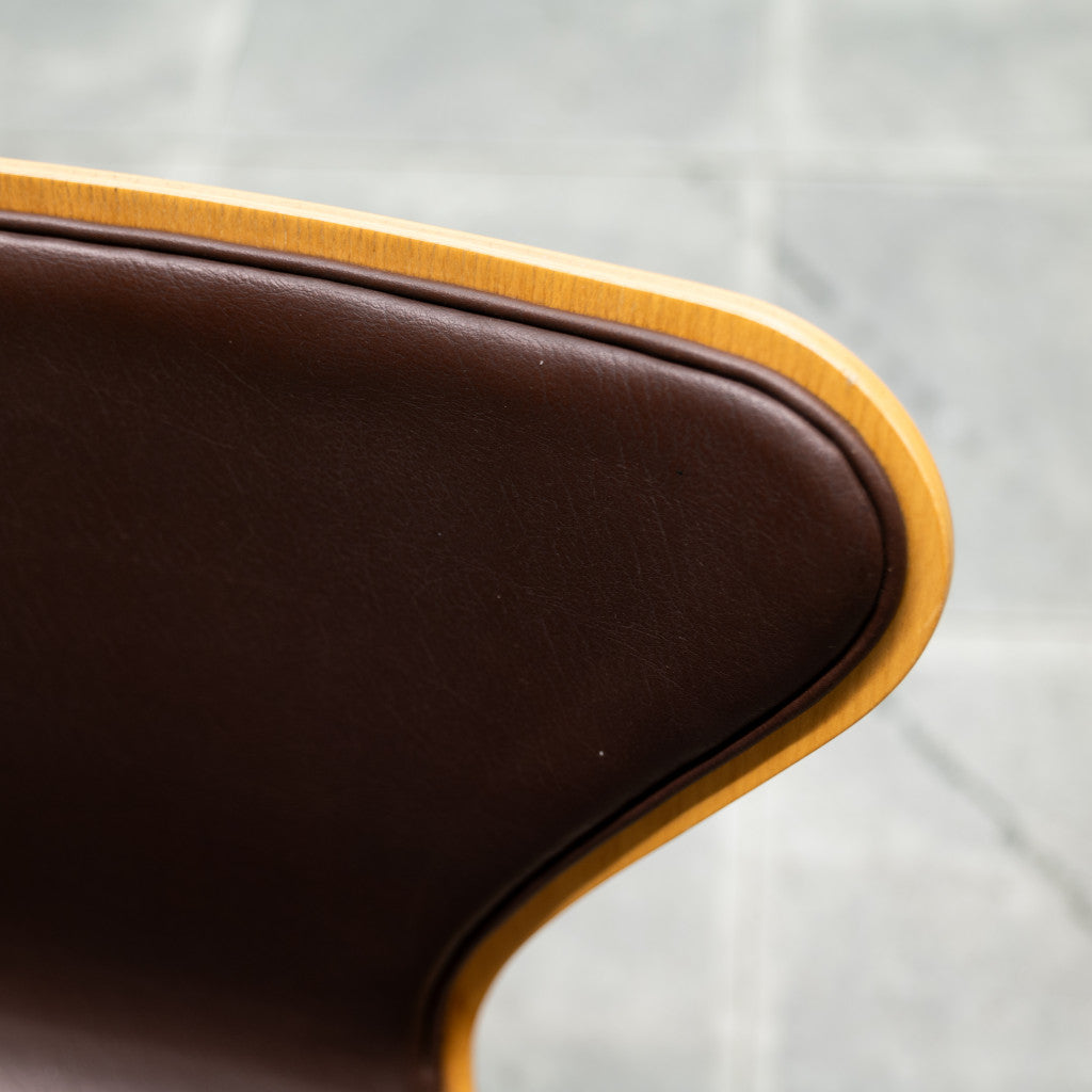 セブンチェア / フロントパディング