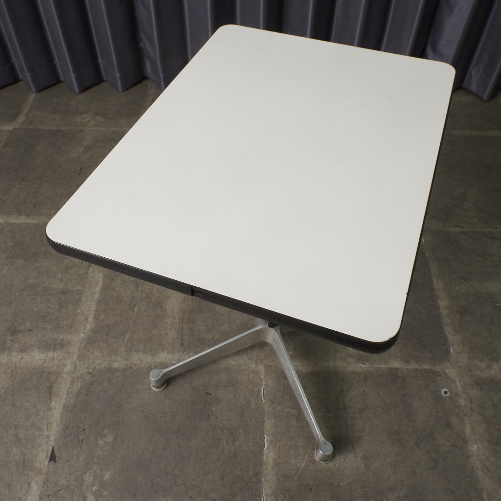 イームズ コントラクトベース テーブル