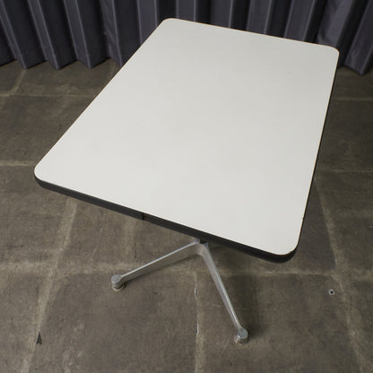 イームズ コントラクトベース テーブル