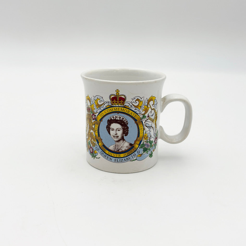 エリザベス女王 シルバージュビリー マグカップ