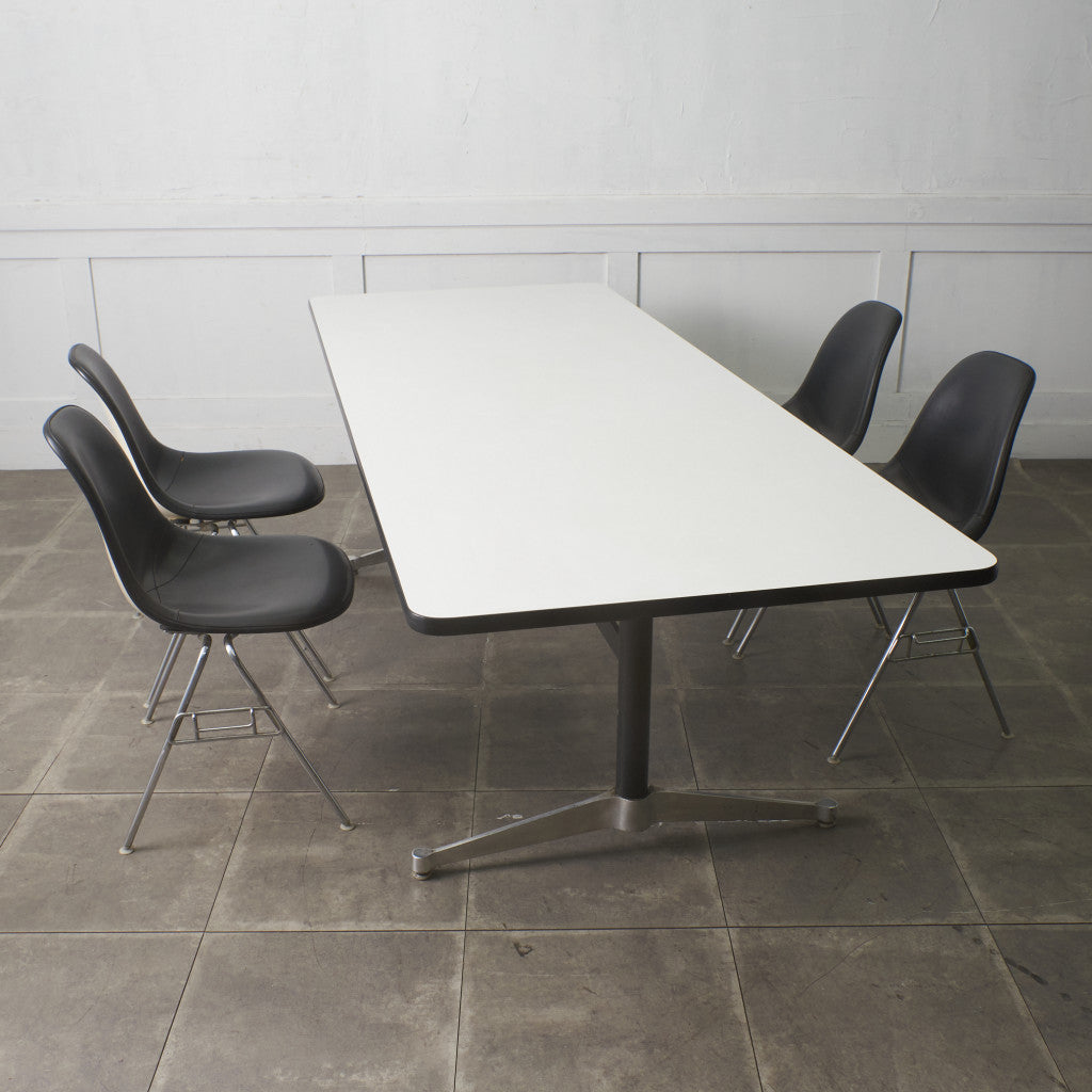 イームズ コントラクトベース ミーティングテーブル｜ハーマンミラー