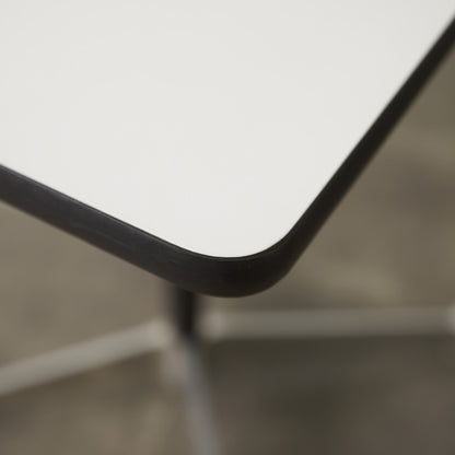 イームズ コントラクトベース テーブル