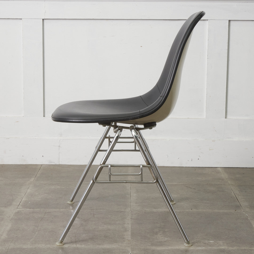 サイドシェルチェア スタッキングベース