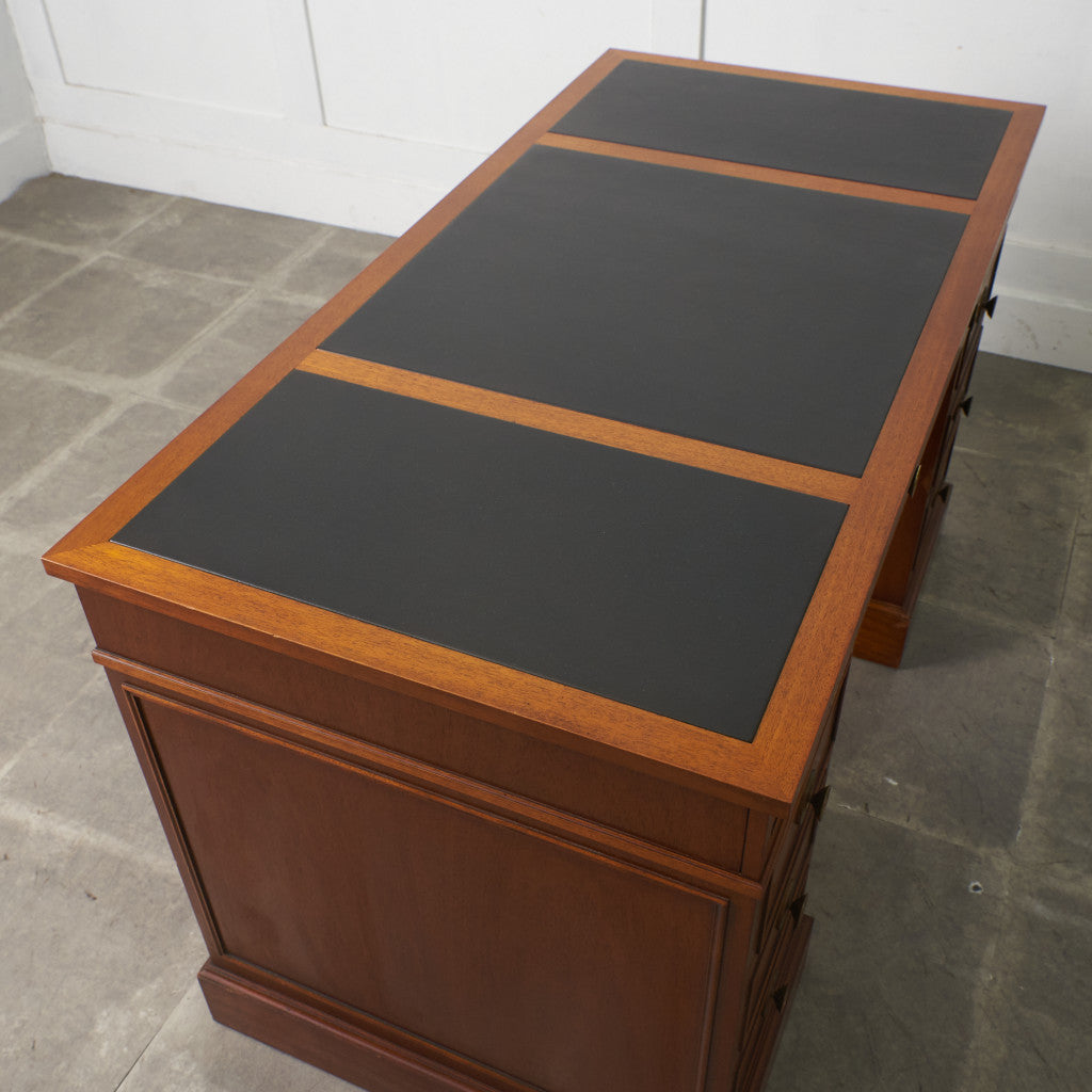 TRIUNE 両袖デスク