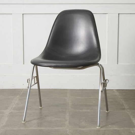 サイドシェルチェア スタッキングベース