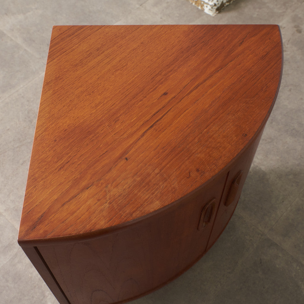 Fresco 凸型コーナーローキャビネット