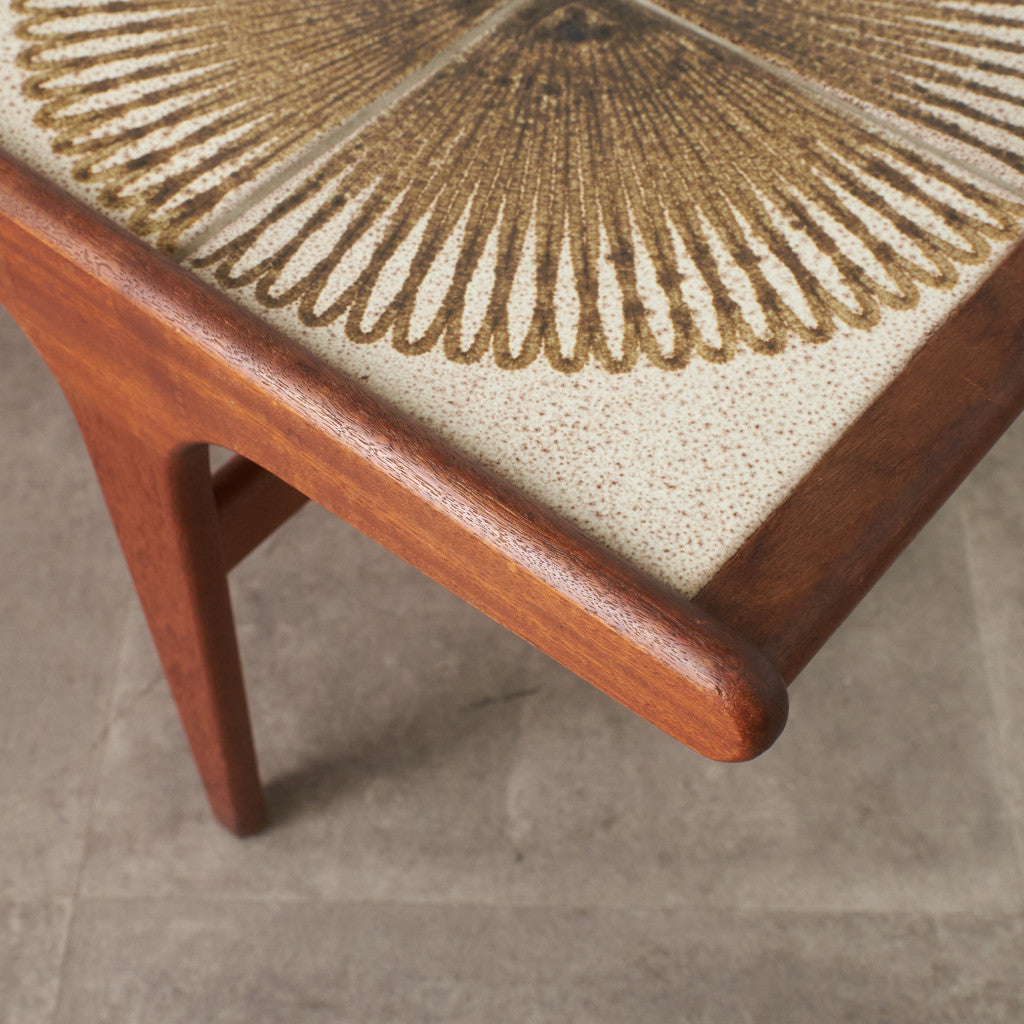 タイルトップ コーヒーテーブル