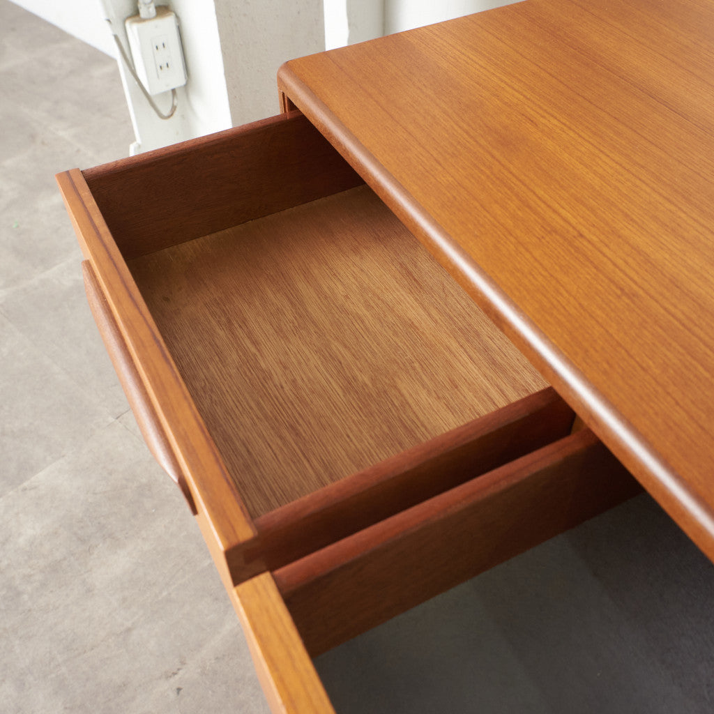 Fresco 脚付きサイドボード (4072)