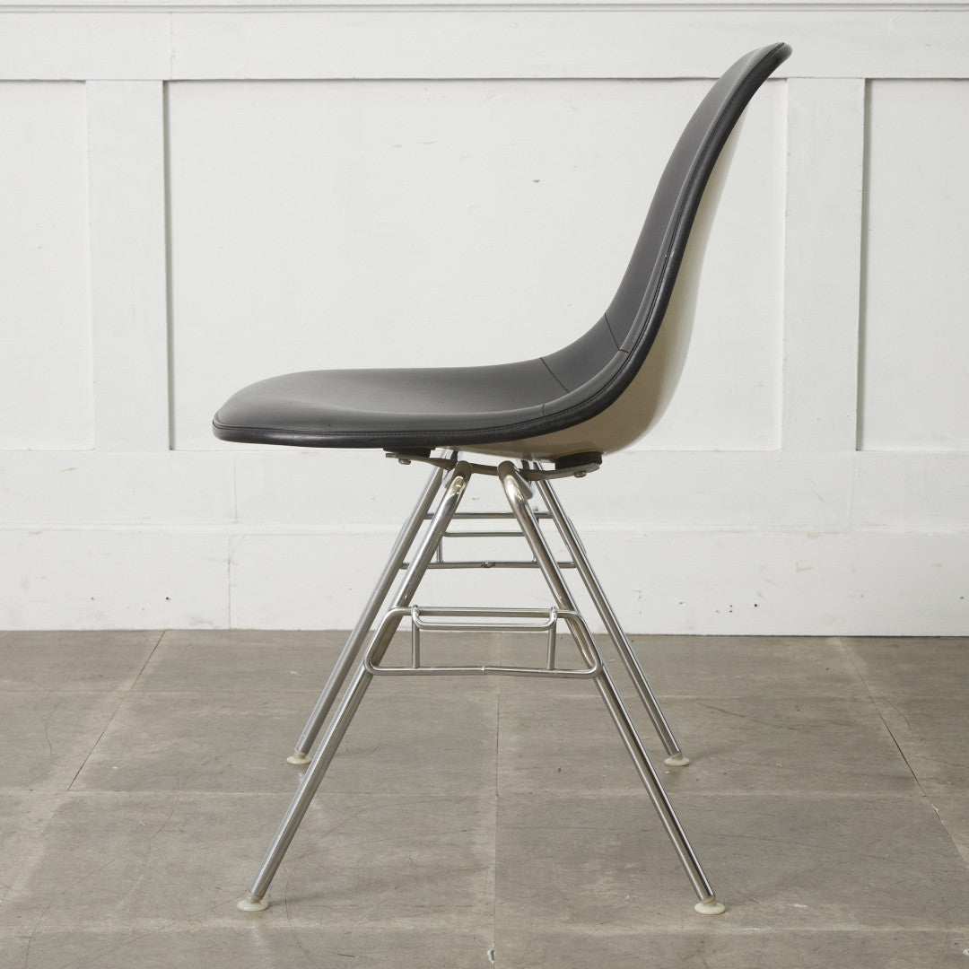 サイドシェルチェア スタッキングベース