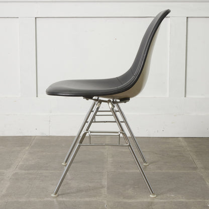 サイドシェルチェア スタッキングベース