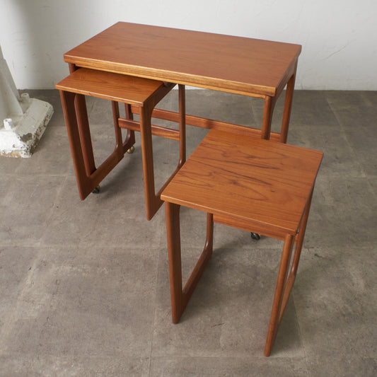 ヴィンテージ 拡張式天板付き ネストテーブル