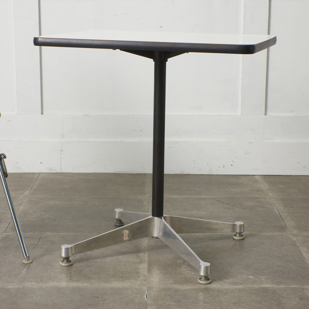 イームズ コントラクトベース テーブル